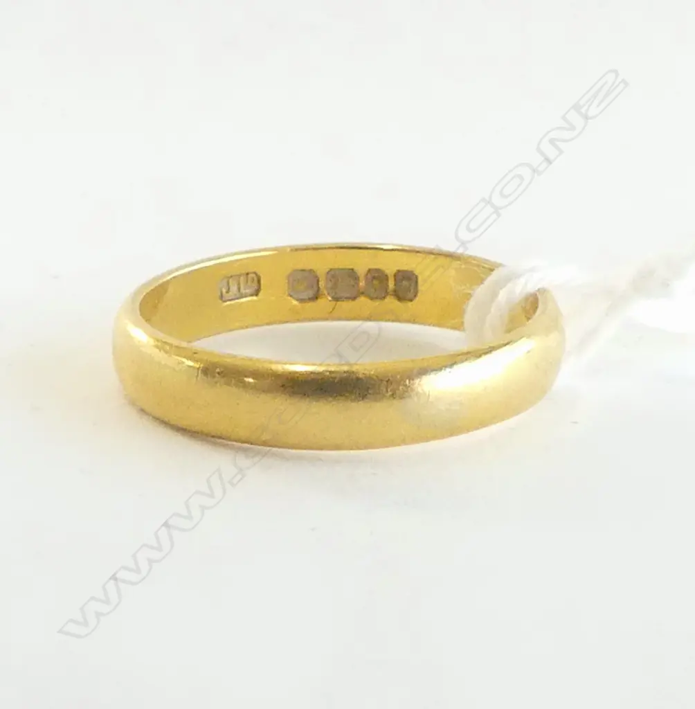 22ct Y/GOLD BAND RING 3.5gms HALL MARKED LONDON SIZE L Image 1++