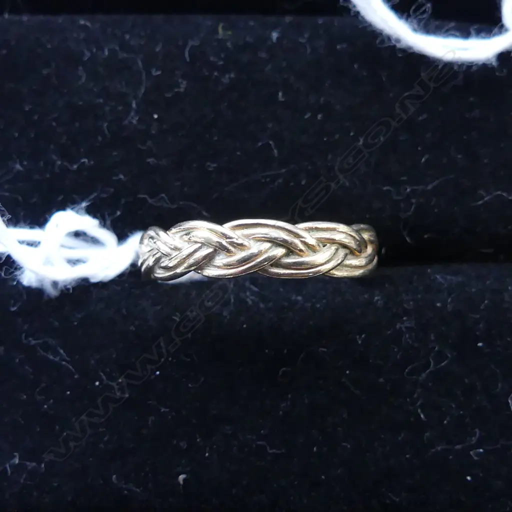 9ct WOVEN RING SIZE L 1/2   2.4 GRAMS Image 1++