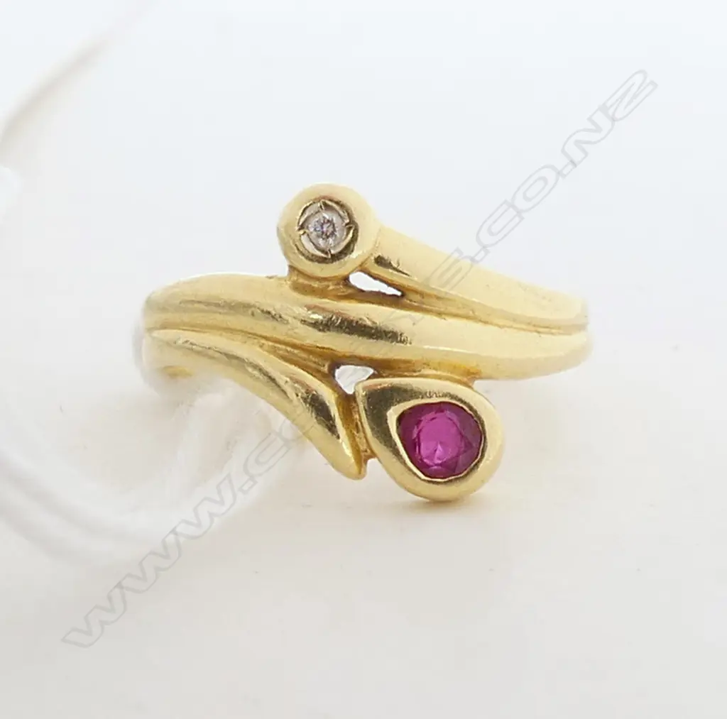 18ct RUBY & DIAMOND SET SNAKE RING 2.5gm SIZE I 1/2 Image 1++