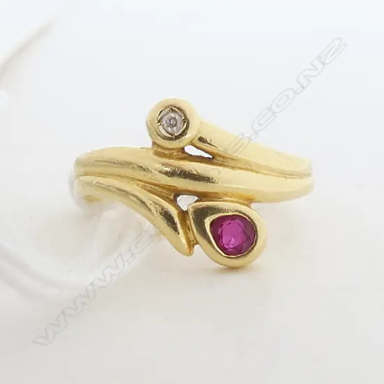 18ct RUBY & DIAMOND SET SNAKE RING 2.5gm SIZE I 1/2