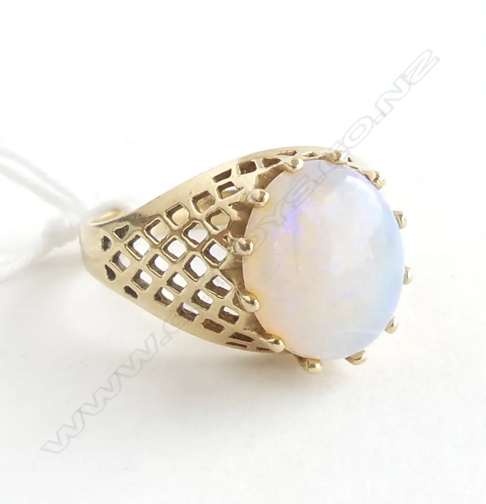 10ct GOLD AND OPAL RING 4.45gms SIZE P Faults to stone Image 1++