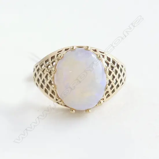 10ct GOLD AND OPAL RING 4.45gms SIZE P Faults to stone