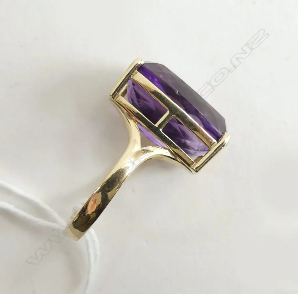 14ct SET AMETHYST RING SIZE S 7.4 GRAMS Image 1++
