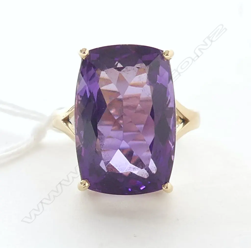 14ct SET AMETHYST RING SIZE S 7.4 GRAMS Image 1++
