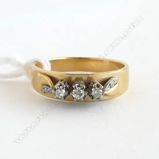 18ct YELLOW GOLD 3 STONE DIAMOND RING 3.9GMS SIZE N 1/2