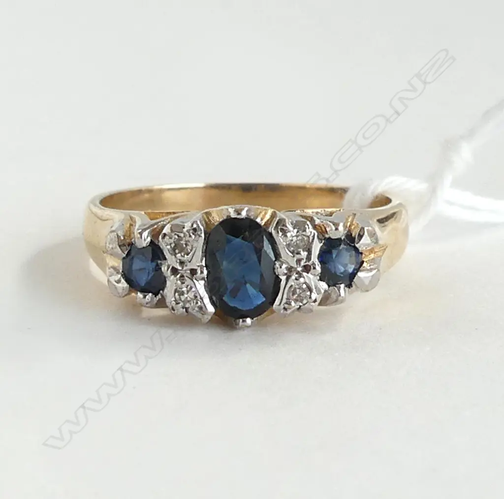 9CT GOLD SAPPHIRE AND DIAMOND RING 3.26gms SIZE  O 1/2 Image 1++