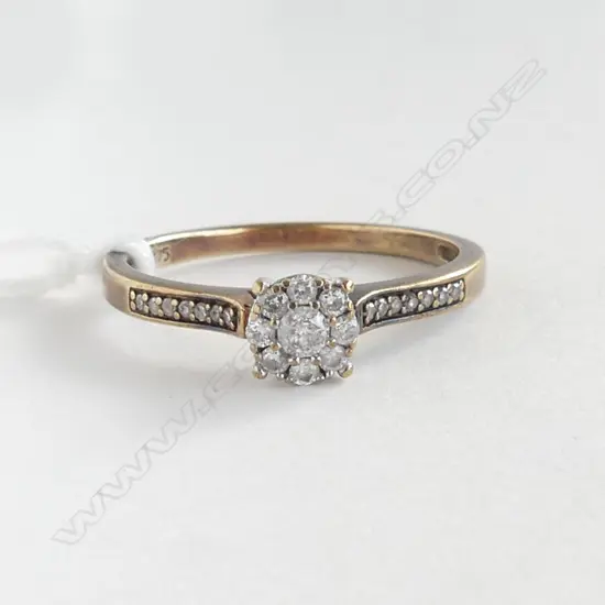 9CT GOLD AND DIAMOND RING  2.02gms SIZE R