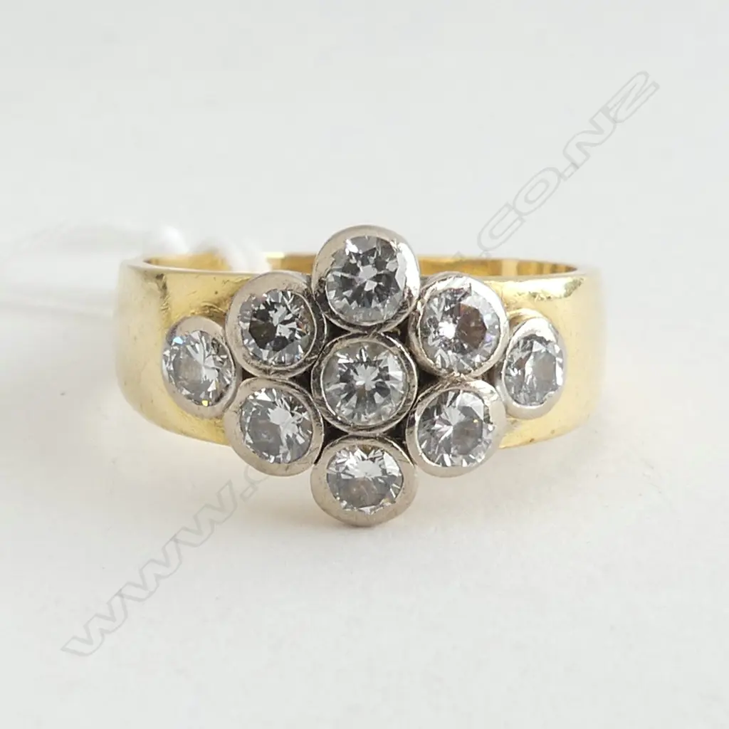 18ct & DIAMOND CLUSTER RING approx 1.0ct 7.9gm SIZE R Image 1++