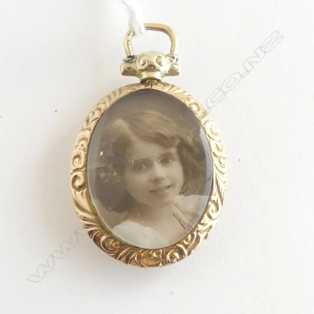 9CT DOUBLE SIDED PHOTO LOCKET PENDANT H.40mm Image 1++