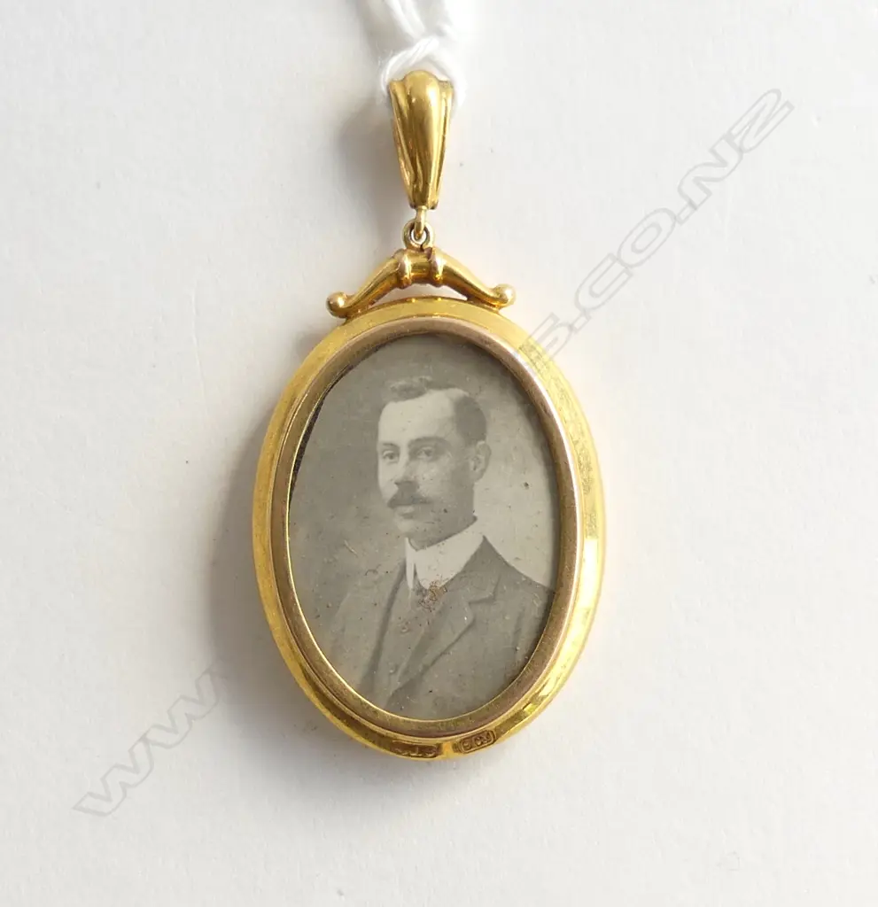 9ct yellow GOLD EARLY 20thC PHOTO LOCKET PENDANT dble sided 4gms Image 1++