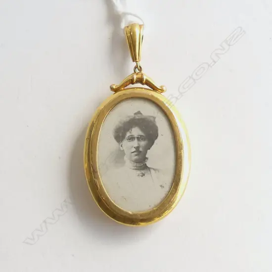 9ct yellow GOLD EARLY 20thC PHOTO LOCKET PENDANT dble sided 4gms