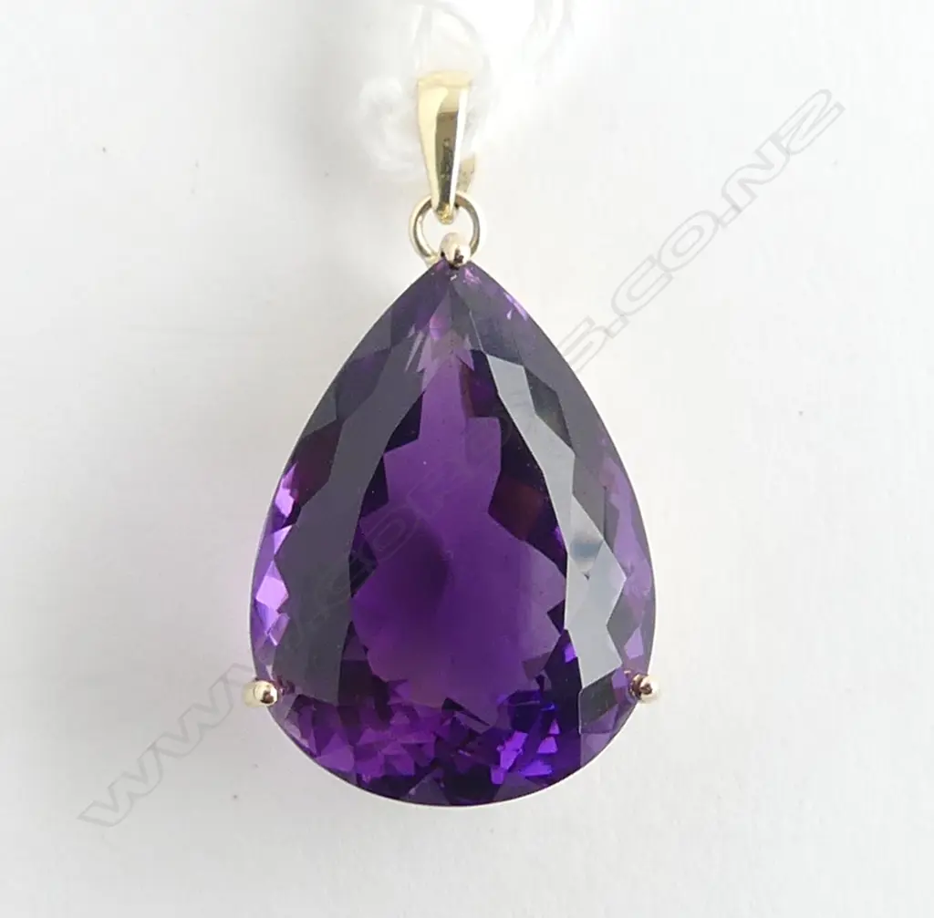 14ct CAGE SET LG PEAR CUT AMETHYST PENDANT Image 1++