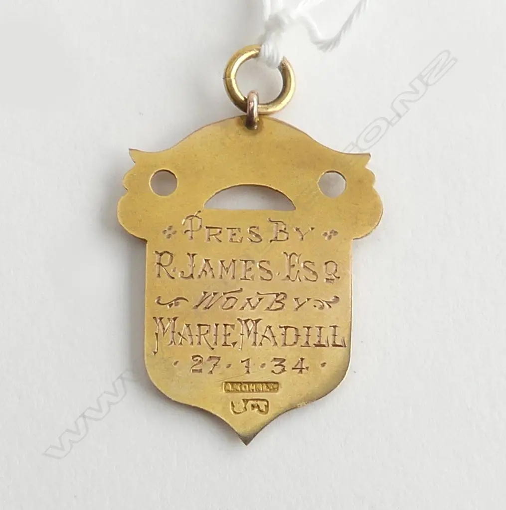 9ct NZ GOLD MEDALLION BY KOHNS BROS 4.3gm Image 1++