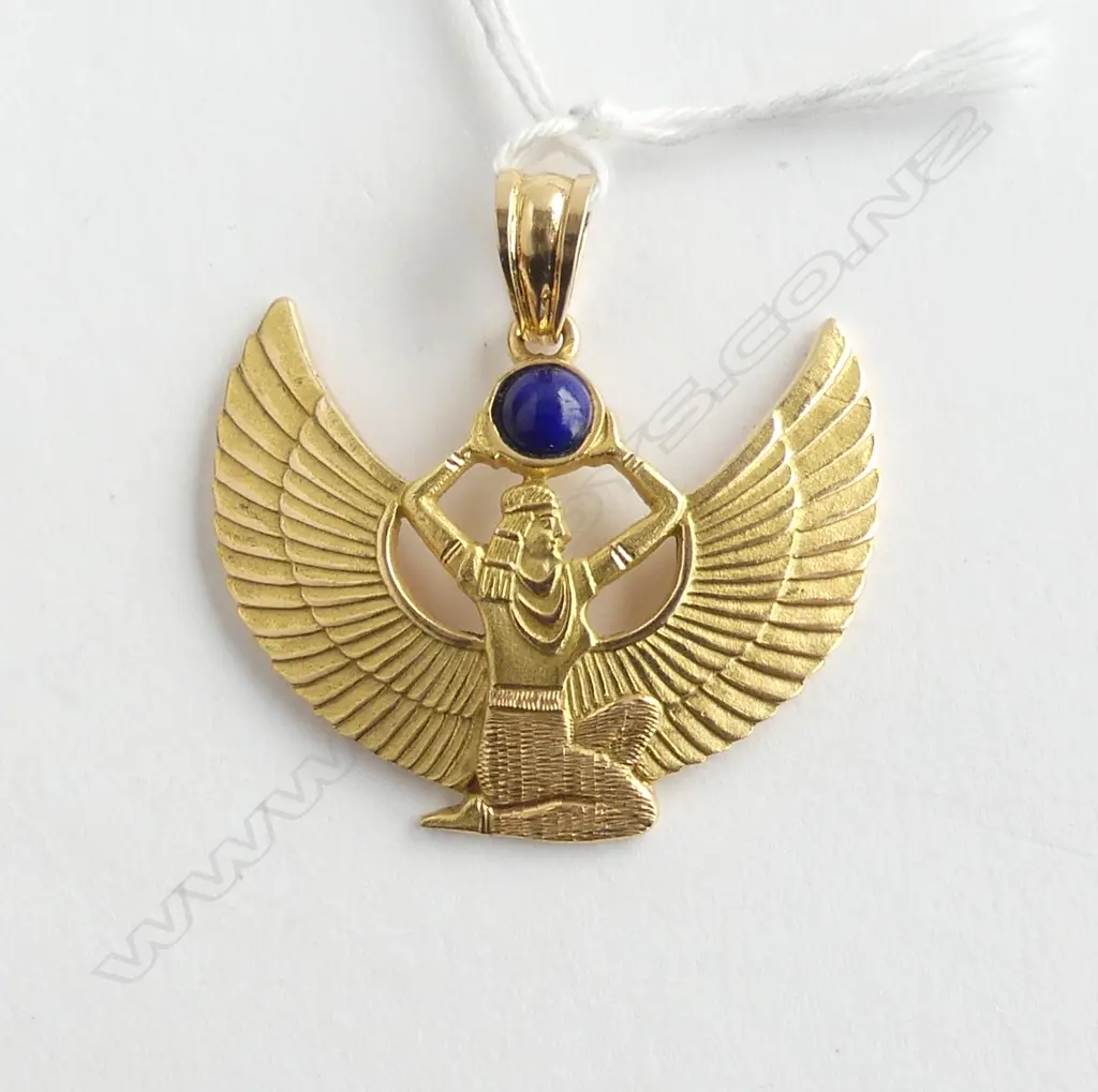 18ct yellow gold EGYPTIAN WINGED GODDESS w LAPIS LAZULI cabochon 11.2gms Image 1++