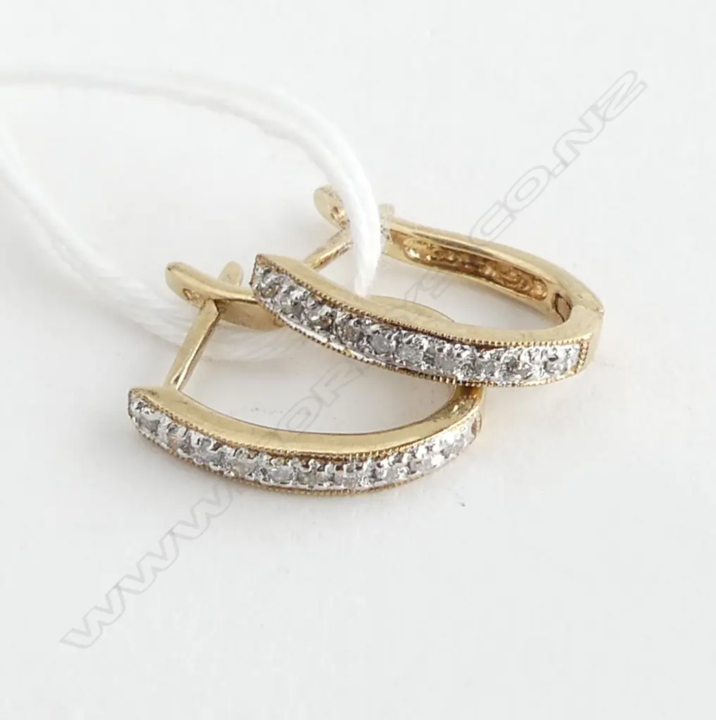 PR 9ct DIAMOND SET EARRINGS 1.6gm Image 1++