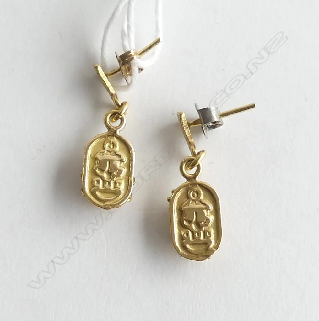 pr 18ct ? YELLOW GOLD EGYPTIAN EARRINGS 2.2gms (scrolls not matched) Image 1++