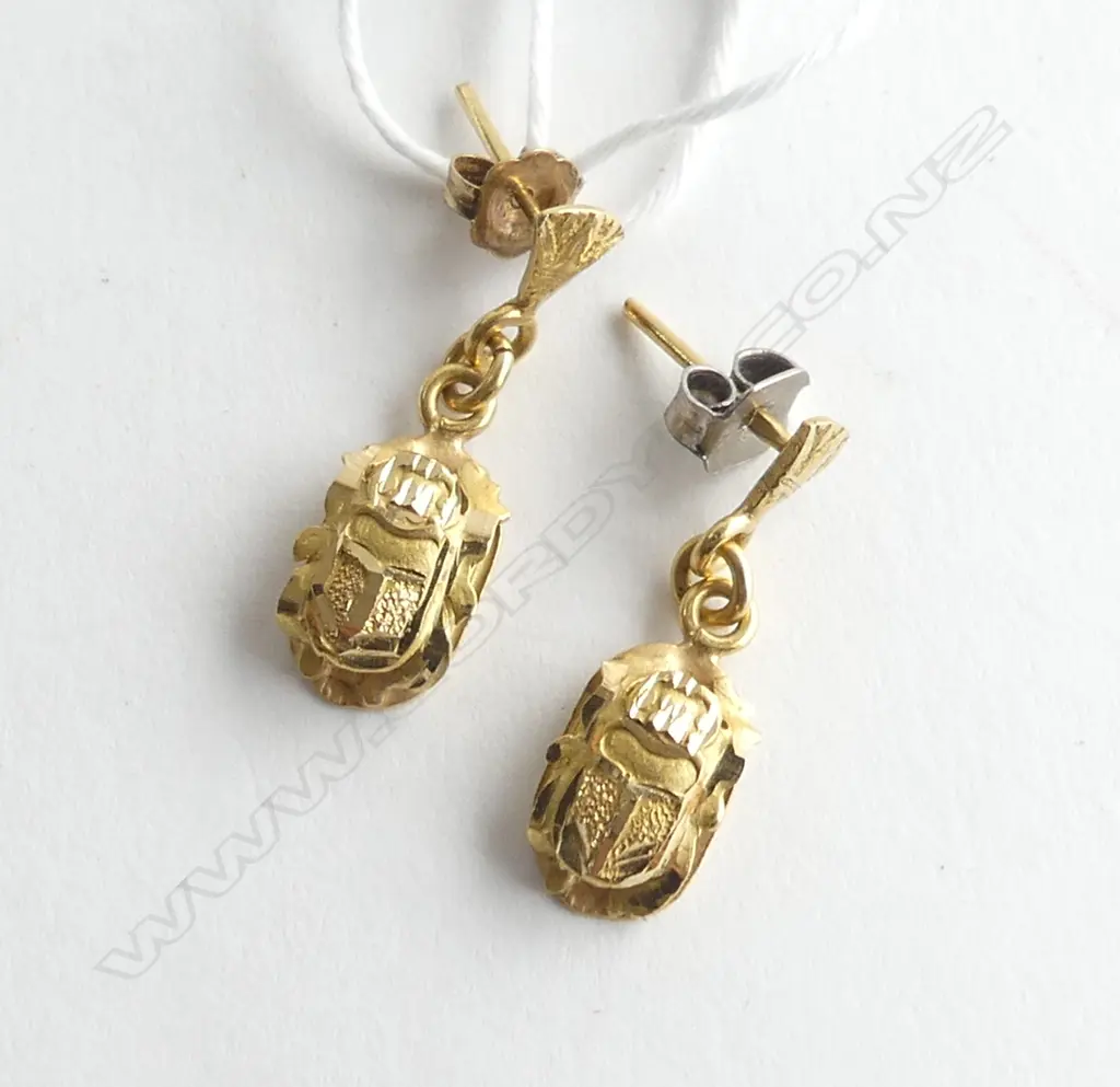 pr 18ct ? YELLOW GOLD EGYPTIAN EARRINGS 2.2gms (scrolls not matched) Image 1++