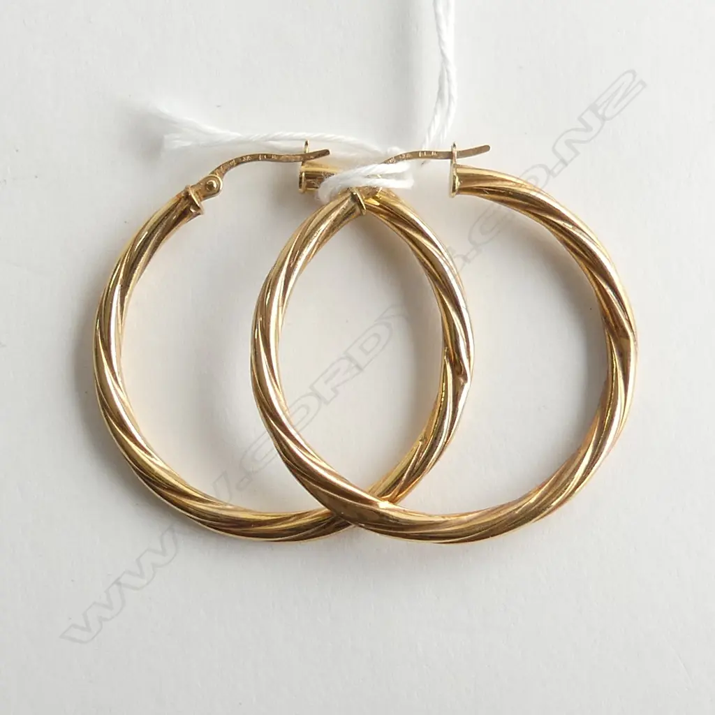 9ct TWISTED HOOP EARRING 1.8gm (faults to 1 hoop) Image 1++