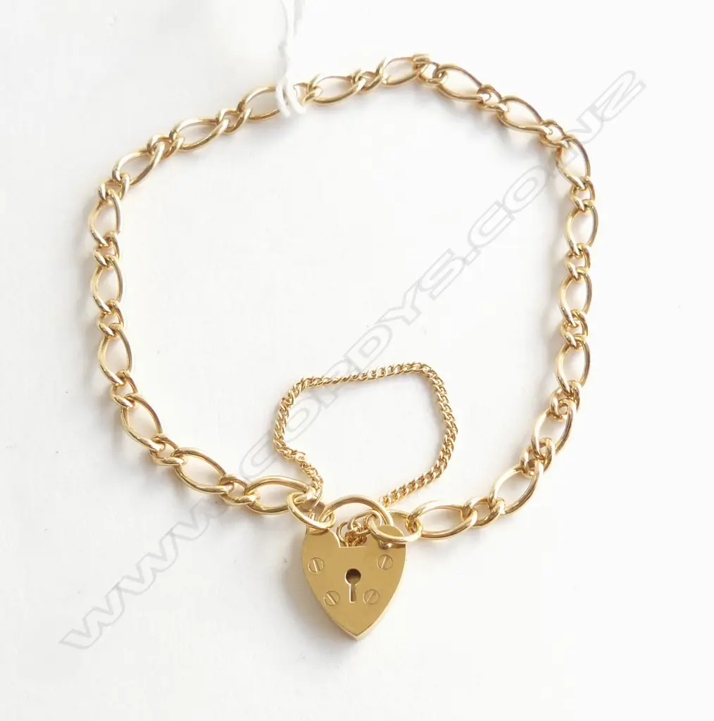 9ct YELLOW GOLD CURB LINK BRACELET w heart padlock clasp 6.32gms Image 1++
