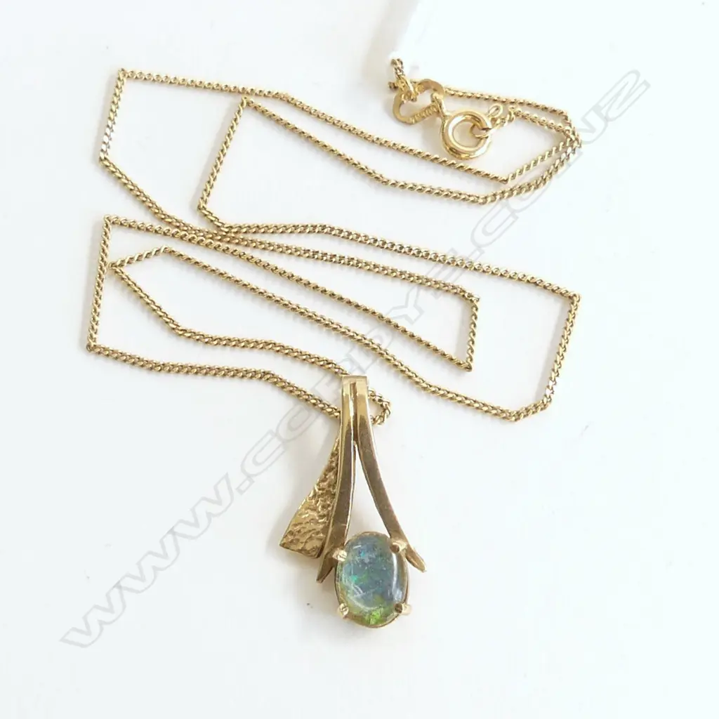 9CT GOLD OPAL PENDANT AND 9CT GOLD CHAIN 2.73gms OPAL A/F Image 1++