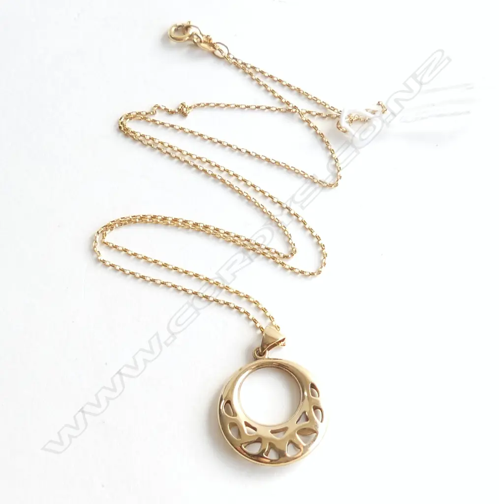 9ct YELLOW GOLD PENDANT NECKLACE L.480mm. 1.9gms Image 1++