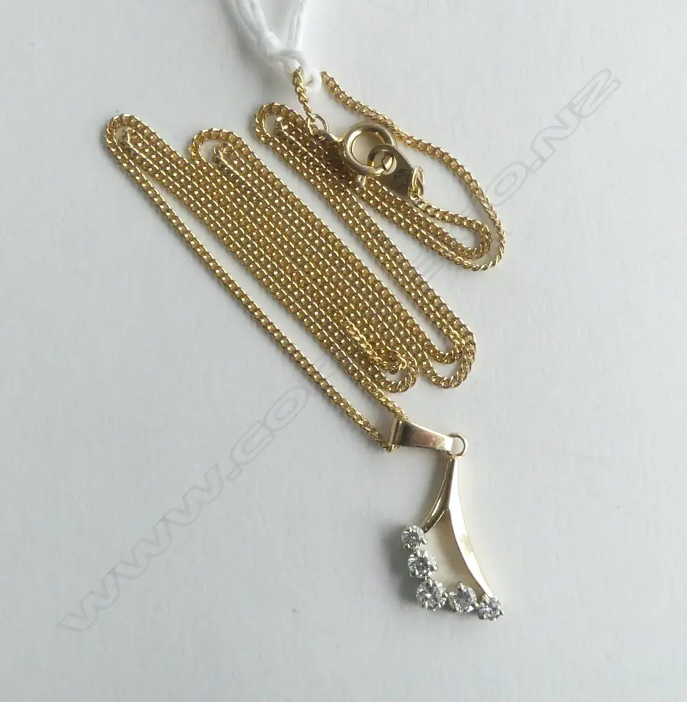 **RTV** 9ct 5 DIAMOND PENDANT on PLATED CHAIN D=.03ct Image 1++
