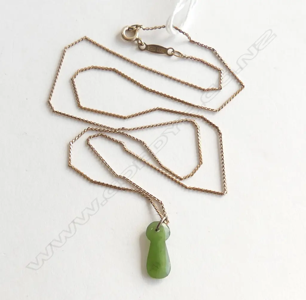 9ct YELLOW GOLD NECK CHAIN with pounamu pendant 2.24gms Image 1++