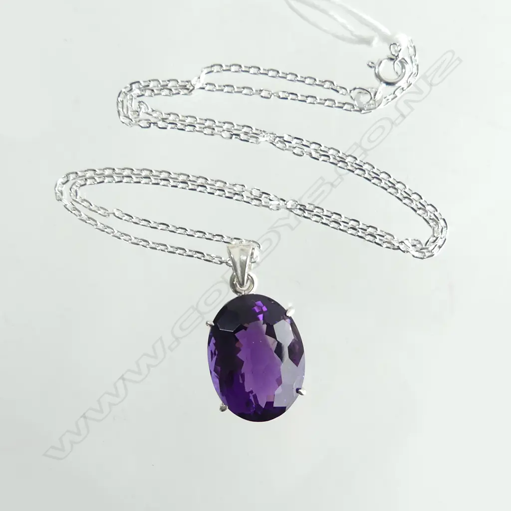 SILVER SET AMETHYST PENDANT & SILVER CHAIN Image 1++