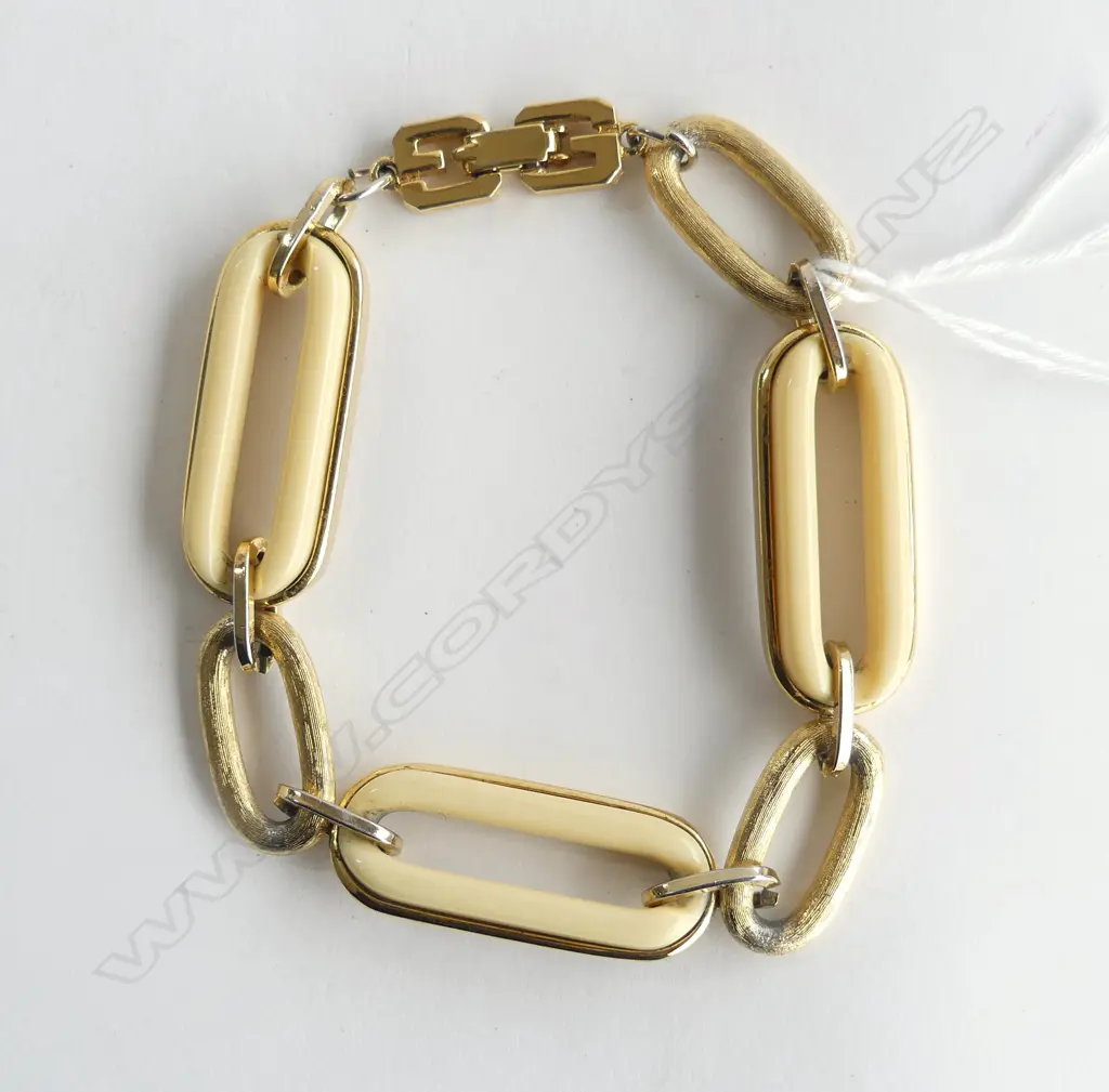 VINTAGE GIVENCHY GOLD TONE BRACELET Image 1++