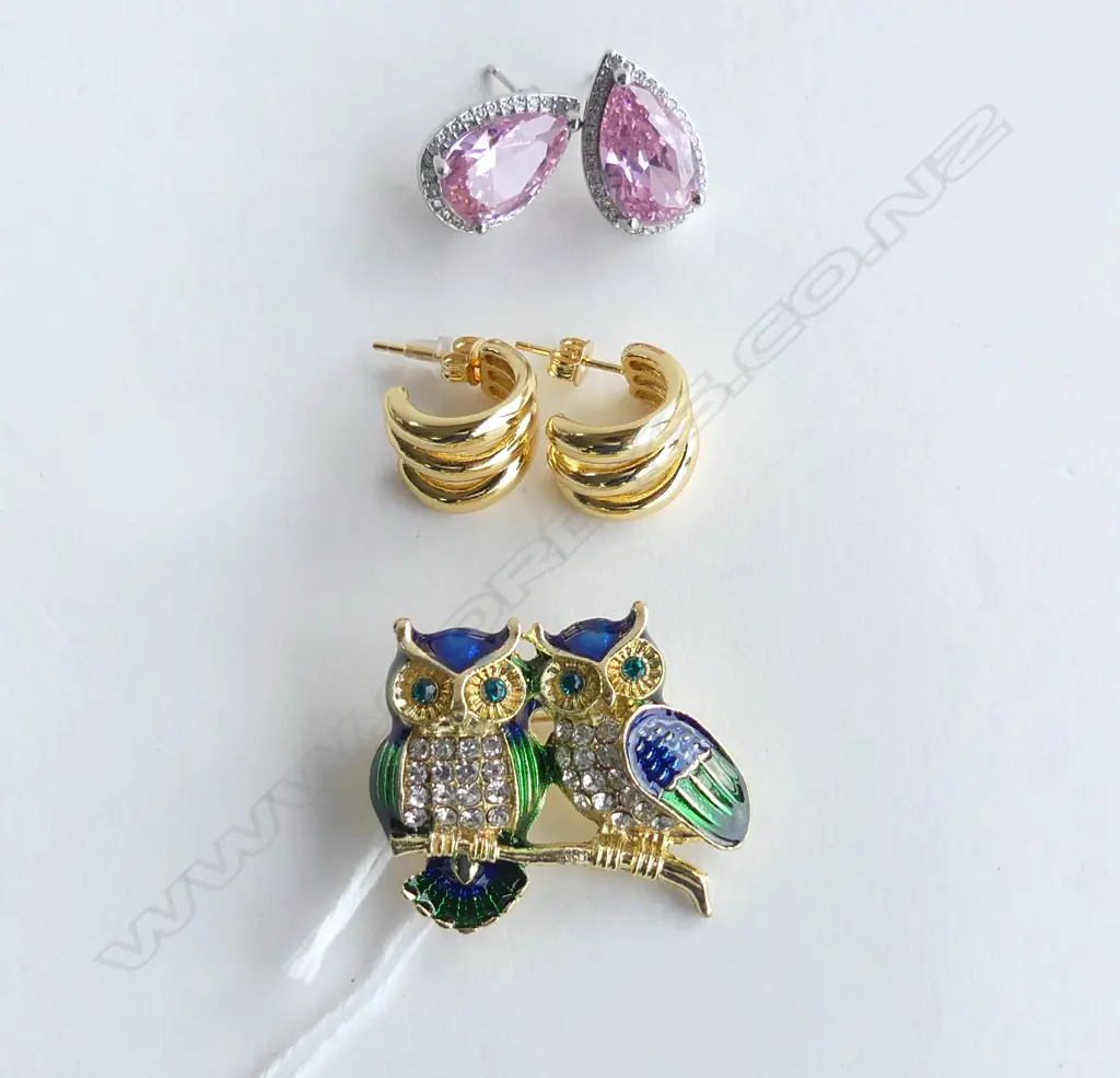 COSTUME OWL BROOCH & 2 PRS COSTUME EARRINGS Image 1++