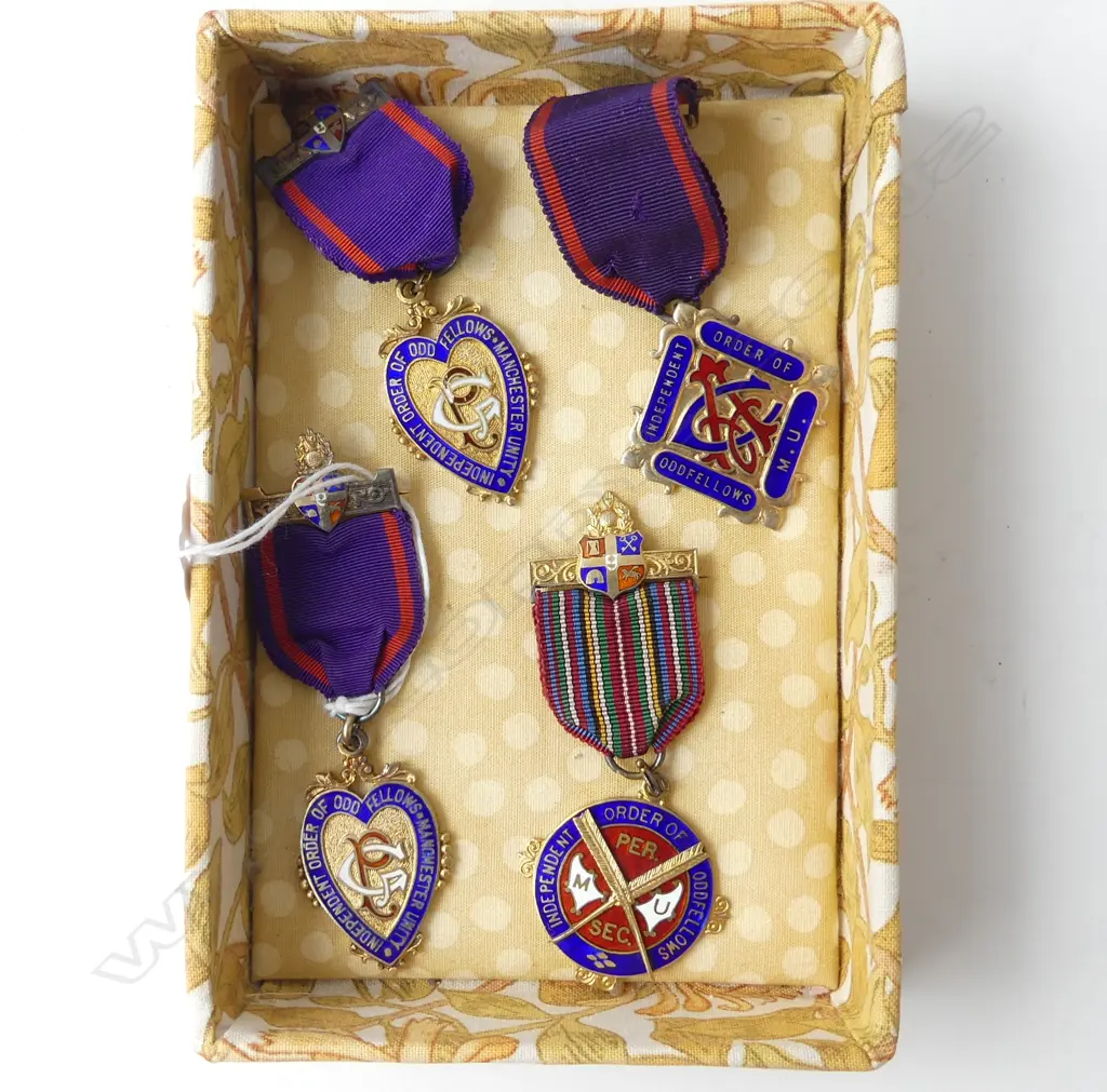 4 SILVER GILT ODDFELLOWS MEDALS 73gms Image 1++