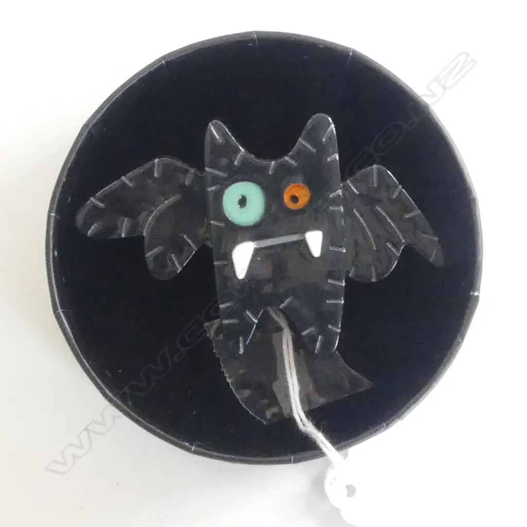 ERSTWILDER LIMITED EDITION 'SPELLBOUND' BROOCH -Vampire cat bat   (boxed) Image 1++