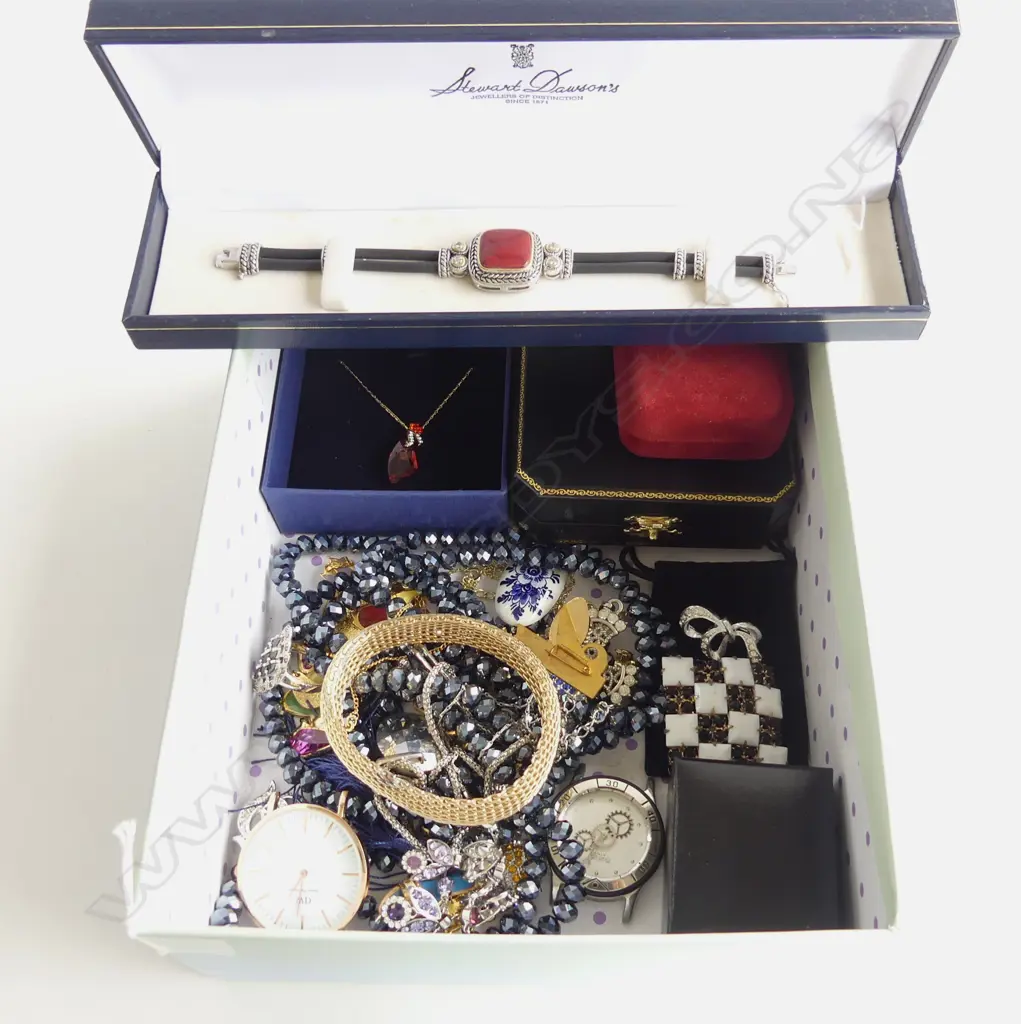 ASST. COSTUME JEWELLERY Image 1++