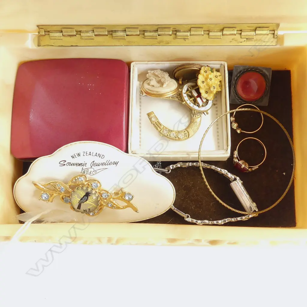 'SWAN' MARLSTONE JEWELLERY BOX W ASST JEWELLERY Image 1++