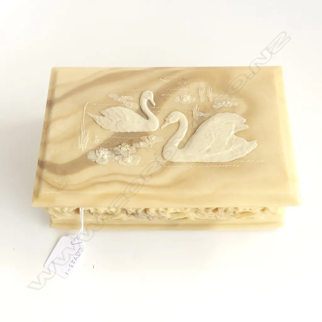 'SWAN' MARLSTONE JEWELLERY BOX W ASST JEWELLERY Image 1++