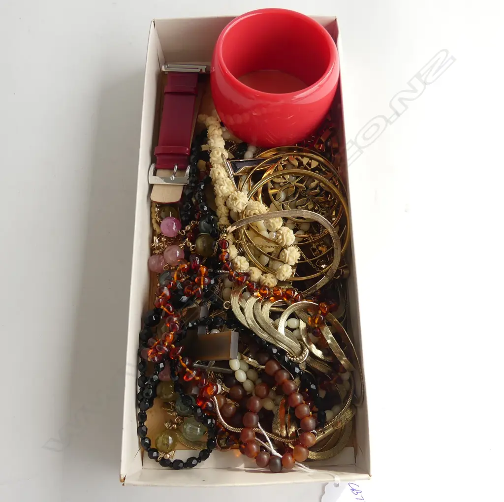 COLLECTION COSTUME JEWELLERY  Image 1++