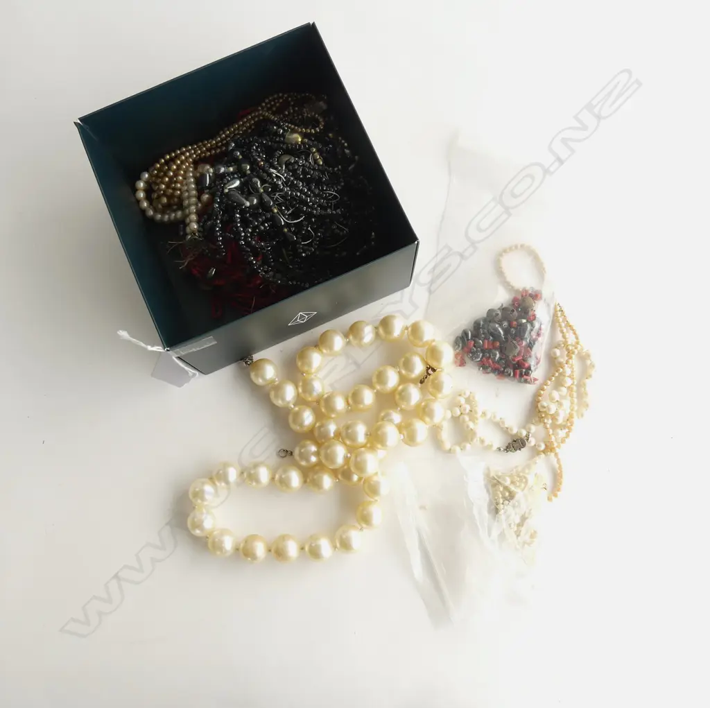 ASST. COSTUME JEWELLERY; NECKLACES ETC Image 1++