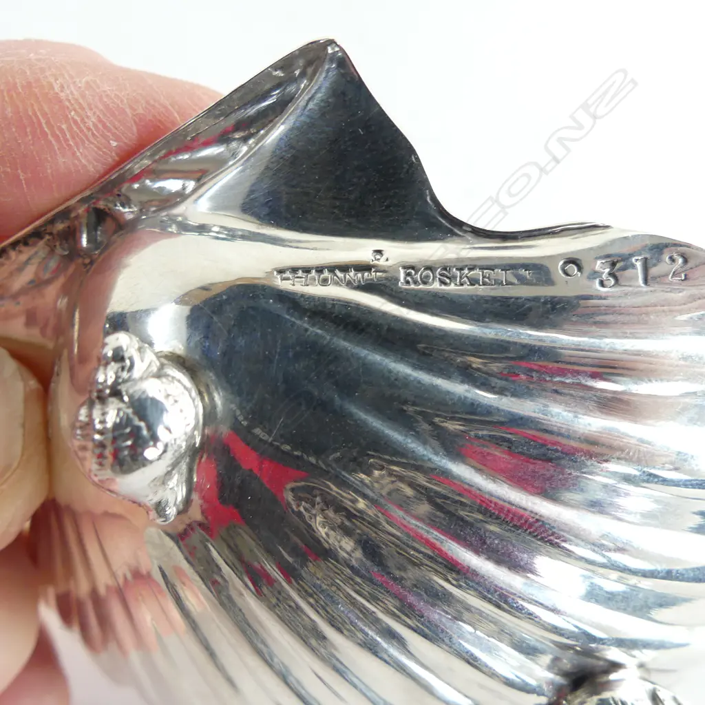 PR STG SILVER BUTTER SHELLS w. TURRET SHELL FEET, HUNT & ROSKELL, LONDON 1887 + PR KNIVES 123gms Image 1++