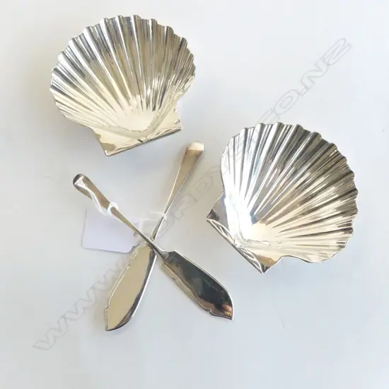 PR STG SILVER BUTTER SHELLS w. TURRET SHELL FEET, HUNT & ROSKELL, LONDON 1887 + PR KNIVES 123gms