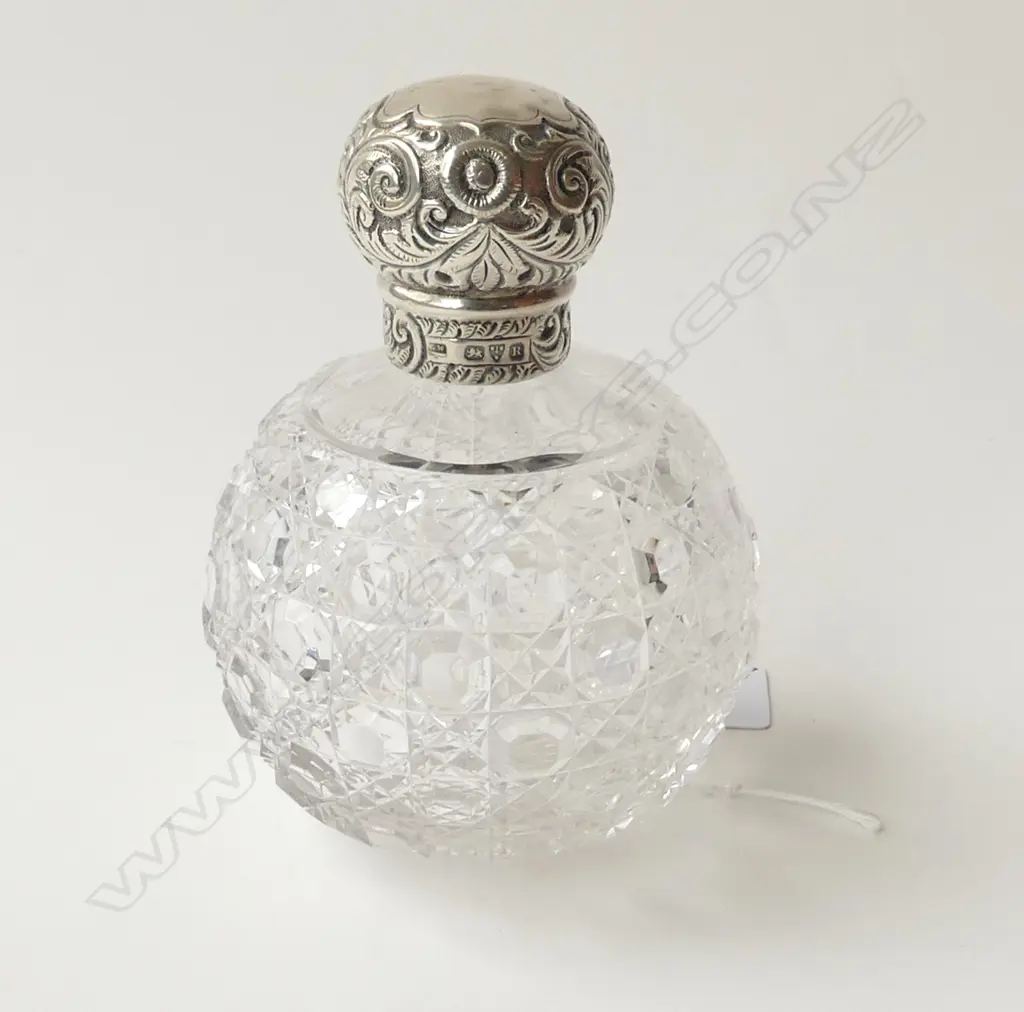 STG SILVER & HOBNAIL CUT CRYSTAL GLOBE PERFUME BOTTLE CHESTER 1900, H.120mm, Dia.85mm Image 1++