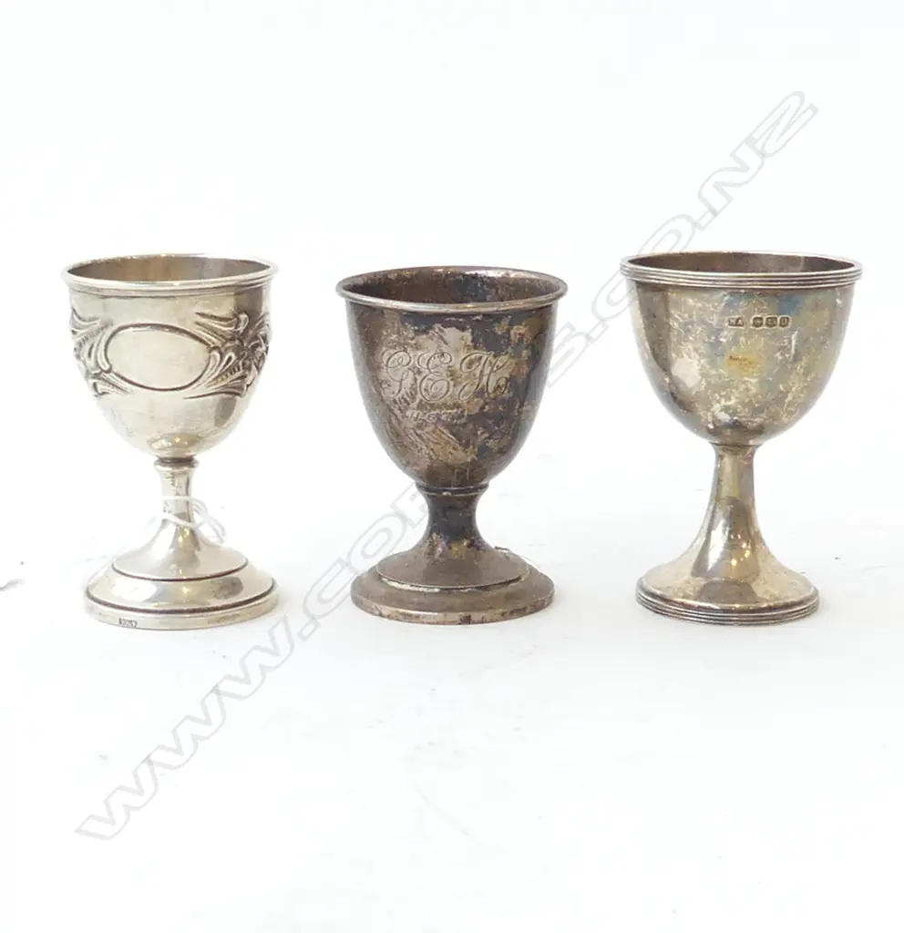 3 SILVER EGGCUPS (1 830 SILVER GILT LINED) 97gms Image 1++