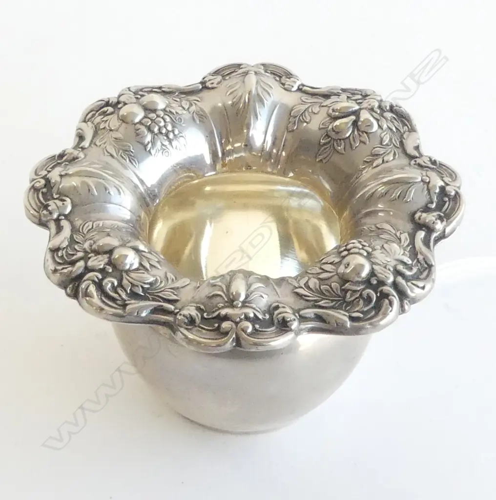 REED & BARTON STG SILVER VASE H.55mm 82gms Image 1++
