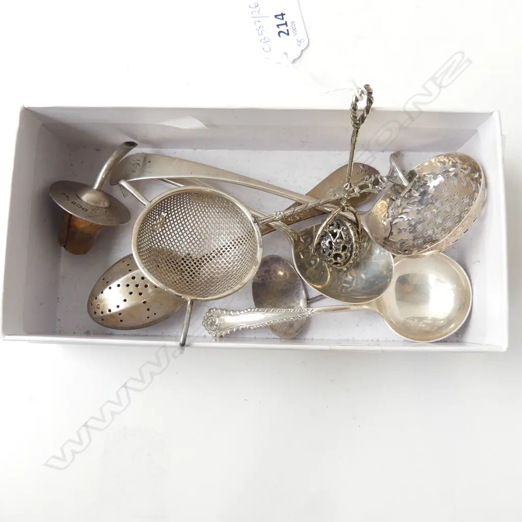 8 PCES, MOSTLY STG SILVER, TEASPOONS, STRAINERS ETC 167gms Image 1++