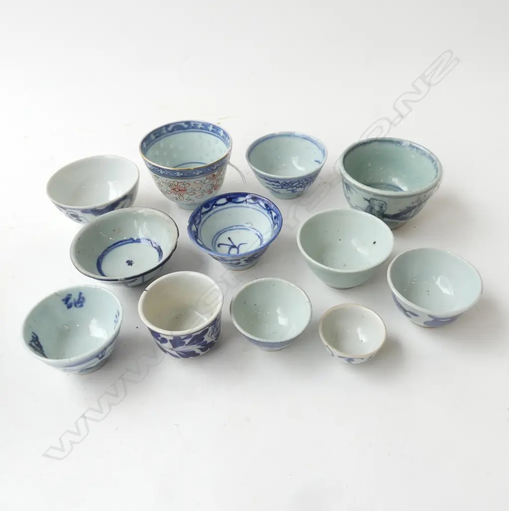 12 ASST. CHINESE B/W DISHES 75mm dia Image 1++