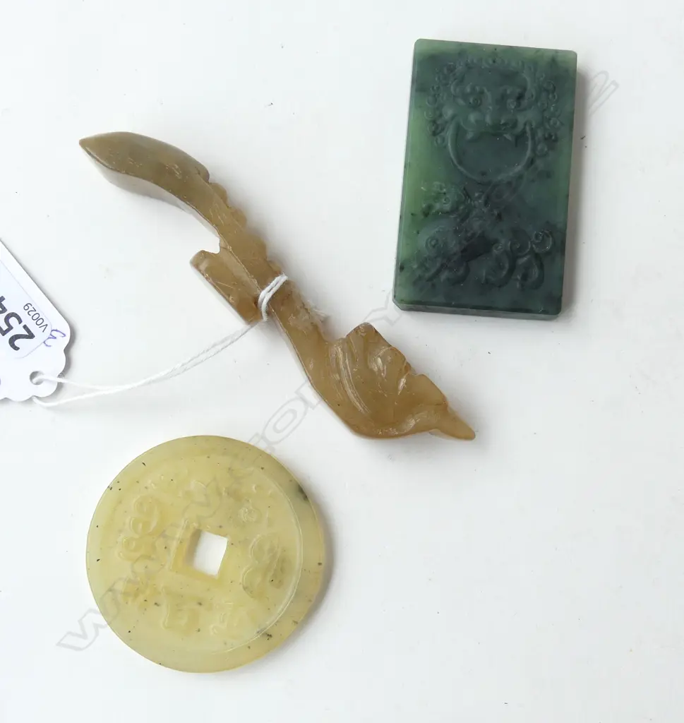 3 PCES CARVED STONE 50mm dia Image 1++