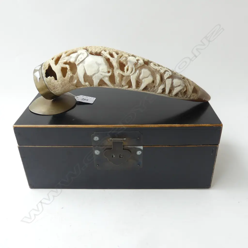 ORIENTAL BLACK BOX W. 320mm + CARVED HORN Image 1++