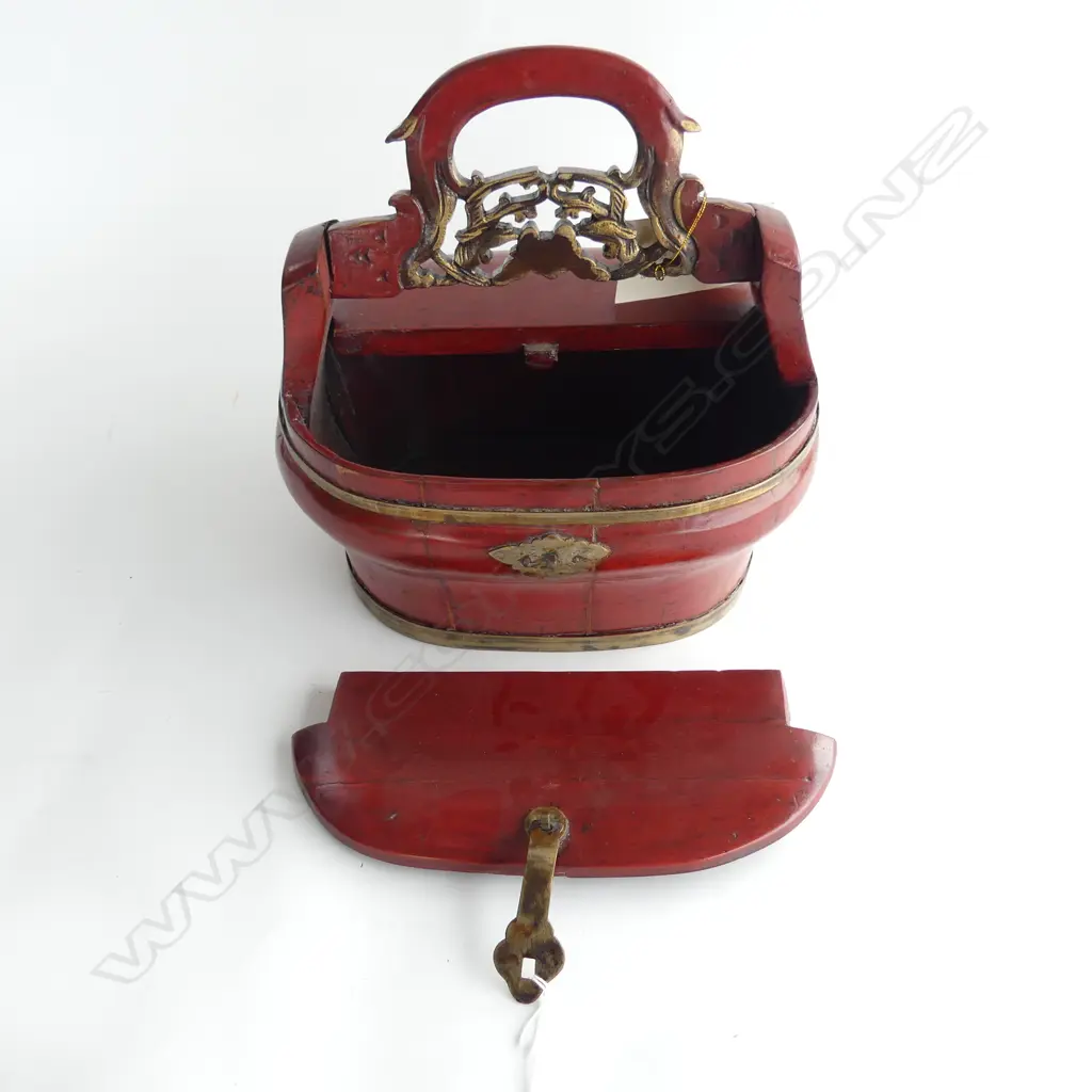 ANTIQUE ORIENTAL RED LACQUER LIDDED BASKET W.310mm Image 1++