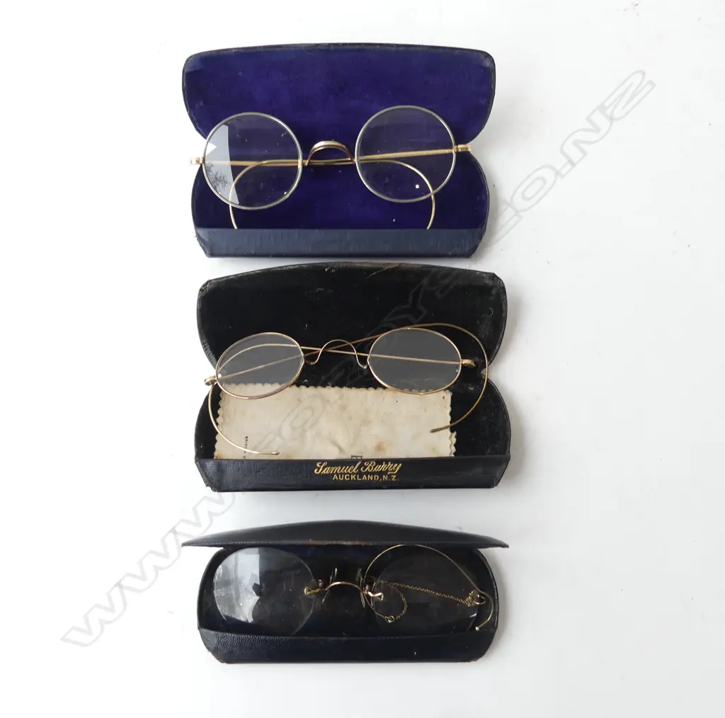 3 PRs EARLY 20thC PRESCRIPTION GLASSES, CASED 1 pince nez type Image 1++