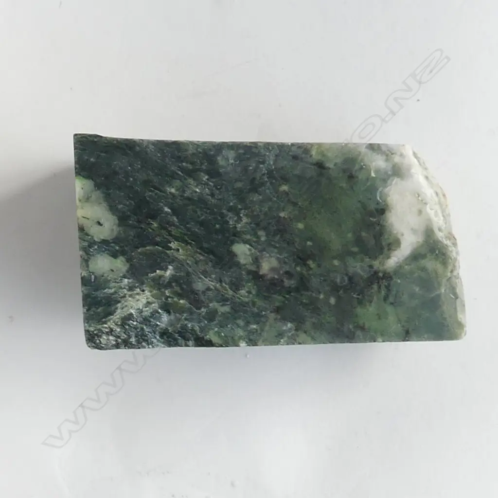 POUNAMU CUT BLOCK with white inclusions part natural exterior H.85mm  Image 1++