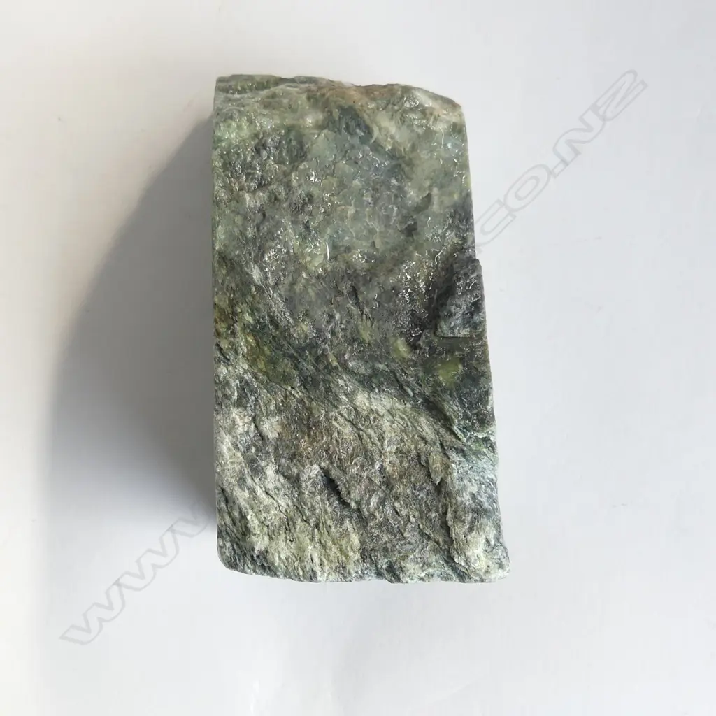 POUNAMU CUT BLOCK with white inclusions part natural exterior H.85mm  Image 1++